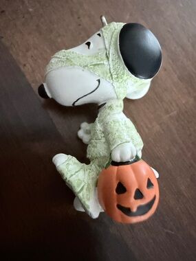 Peanuts Snoopy Halloween Trick-or-Treat mummy with Orange Pumpkin ornament